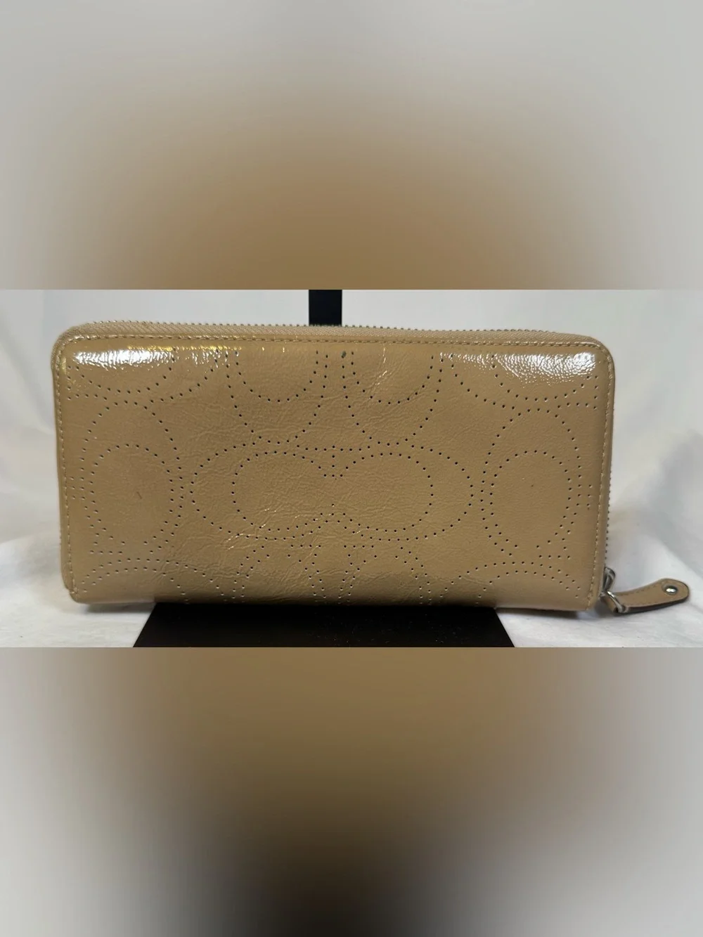 Coach Ashley Cream Perforated Zip Around Wallet Accordian Signature C Pattern